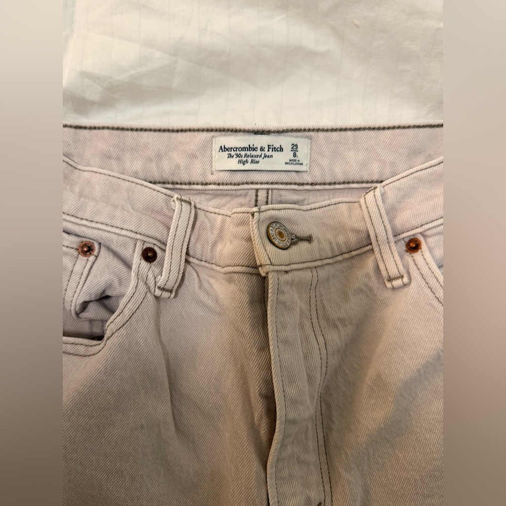 Abercrombie- high rise 90’s relaxed jean- TAN